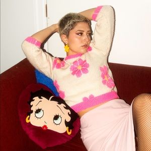 Vintage pink daisy knit sweater